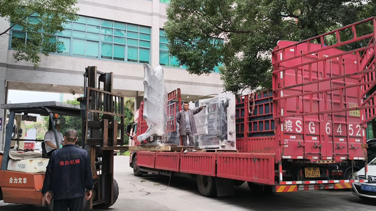 拉線分條機發(fā)往上??蛻? alt=