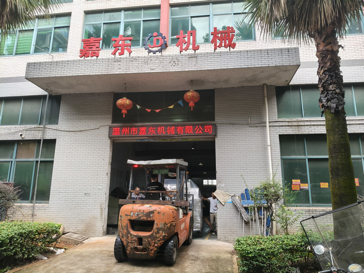 嘉東機械定制鋁箔壓紋分切一體機